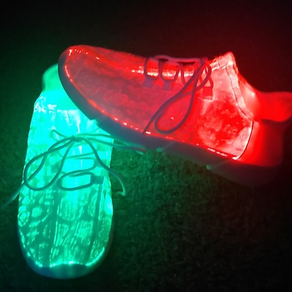 Fiber Optic Luminescent Shoes - Picture 2 of 4